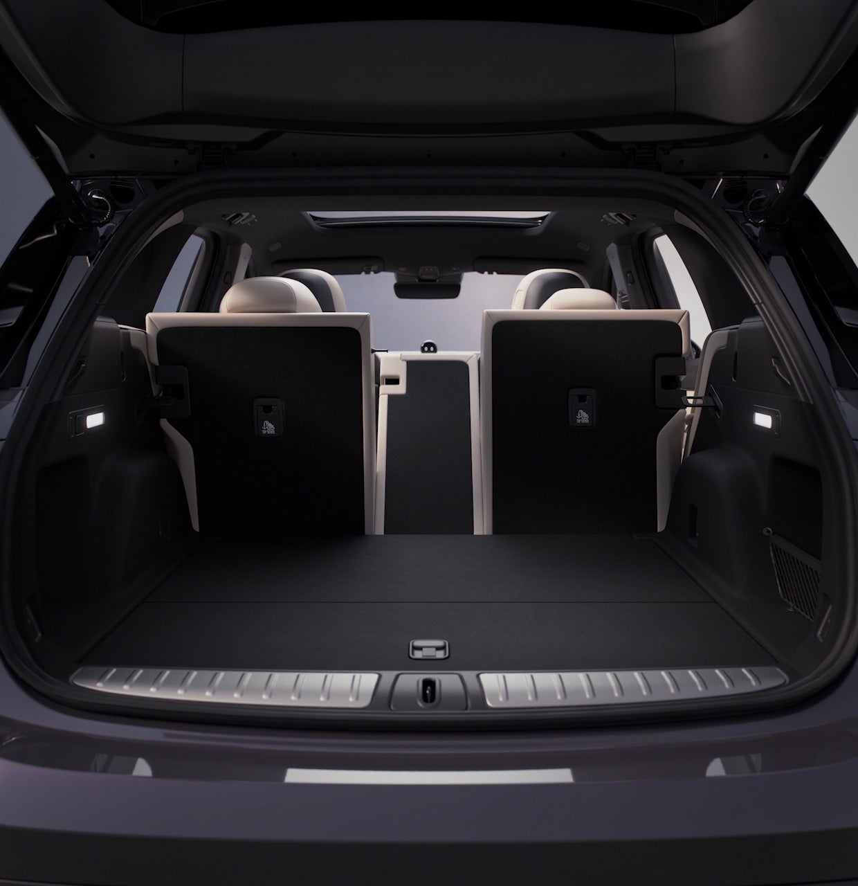 4-2-4 Foldable Rear Seats 4-2-4 Foldable Rear Seats